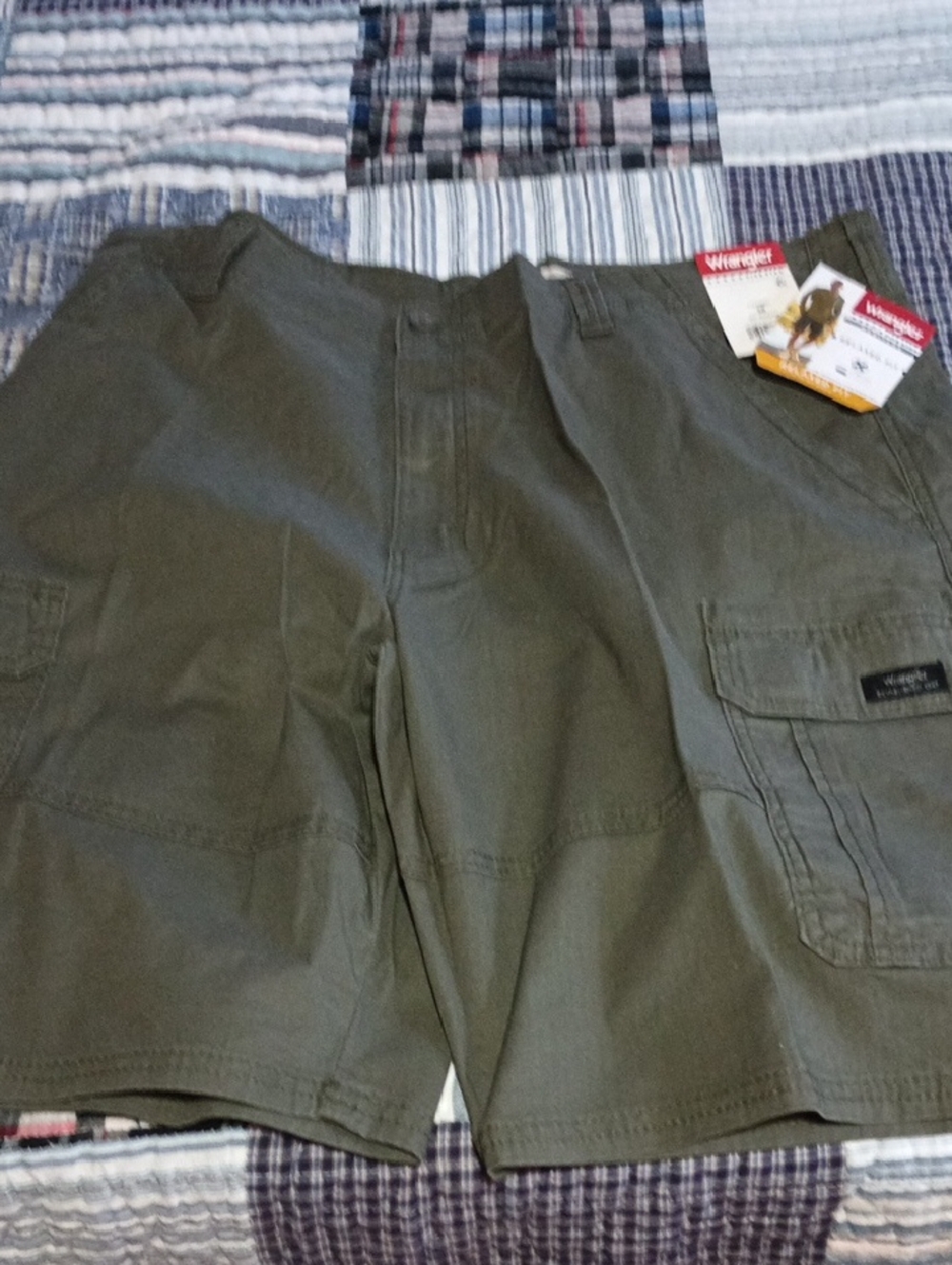 Wrangler Men's Olive Cargo Utility Shorts